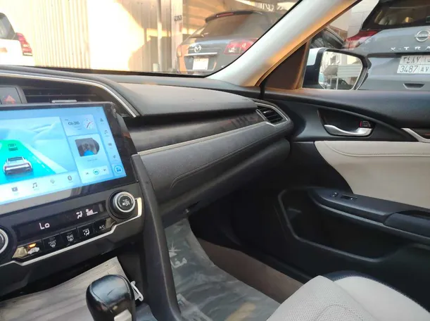 Car image 23