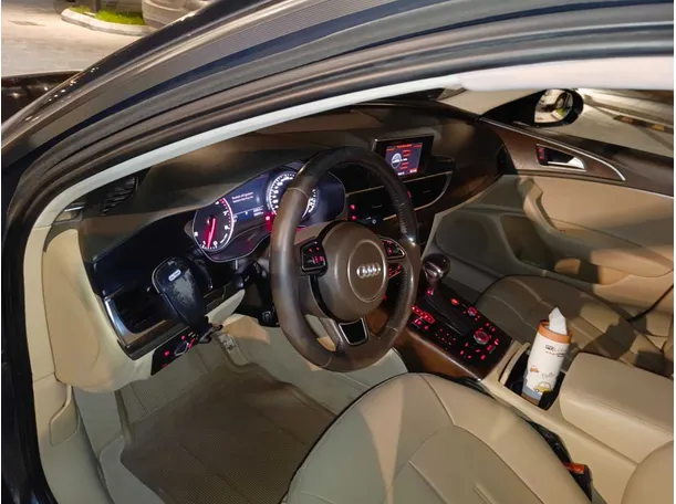 Car image 13