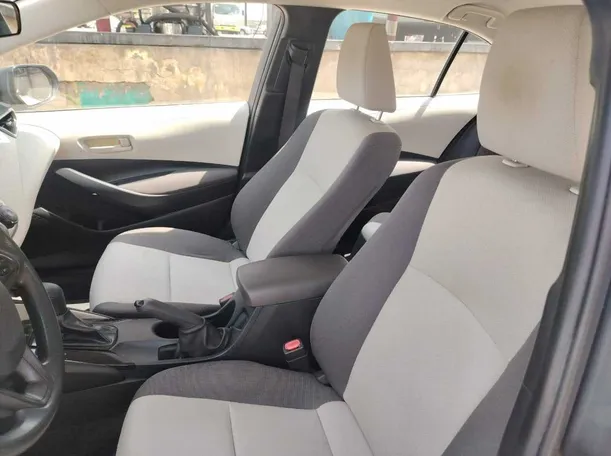 Car image 14