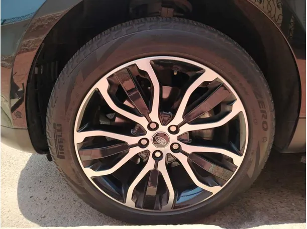 Car image 10
