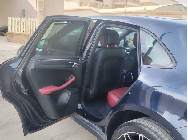 Car image 16