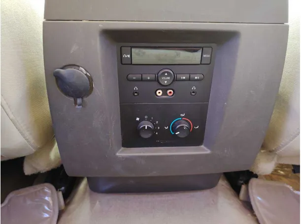 Car image 30