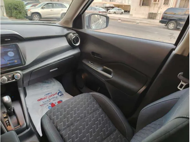 Car image 24