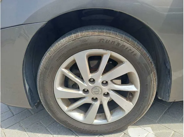 Car image 9