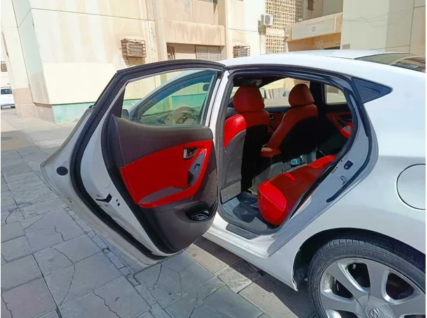 Car image 15