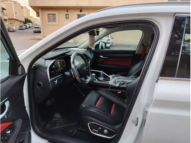 Car image 12