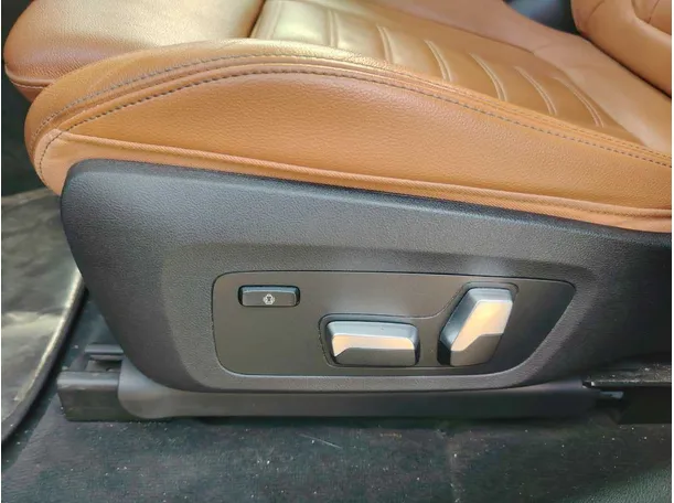 Car image 36