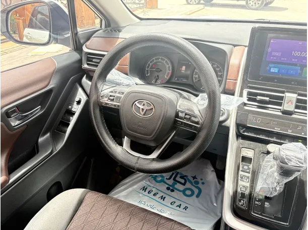 Car image 24