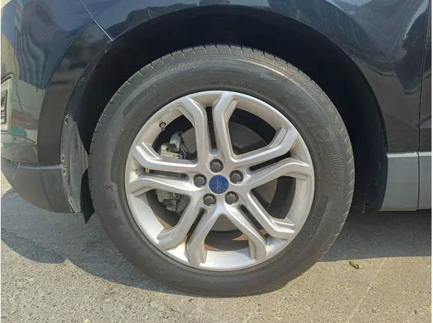 Car image 9