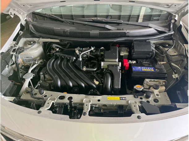 Car image 17