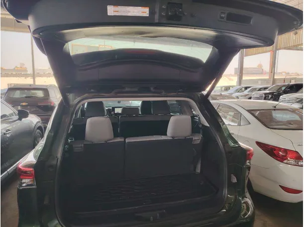 Car image 30