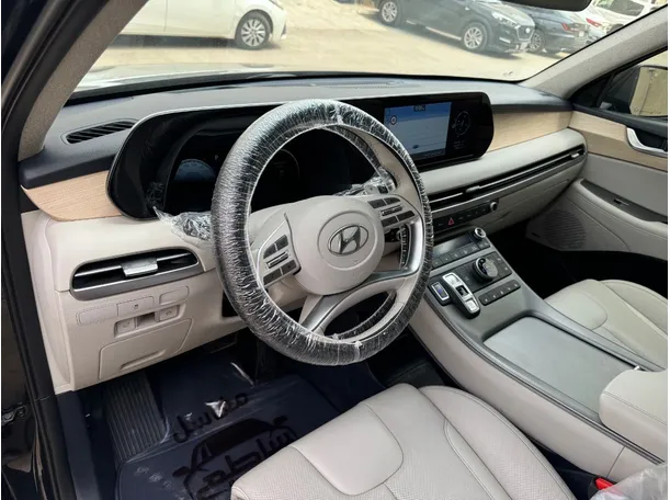 Car image 12