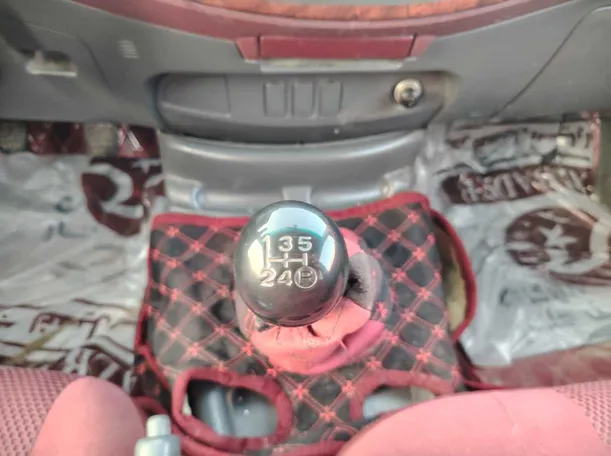 Car image 18