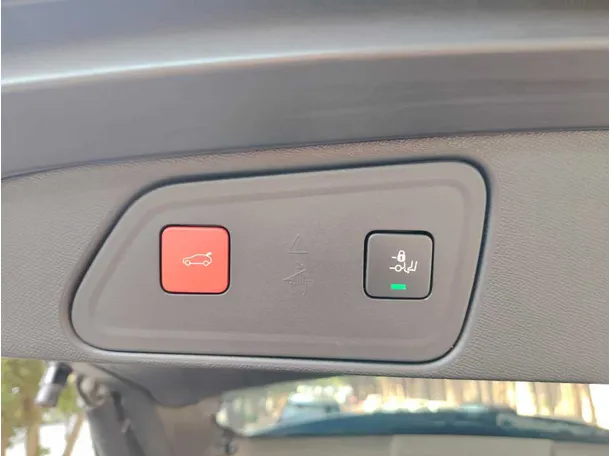 Car image 44
