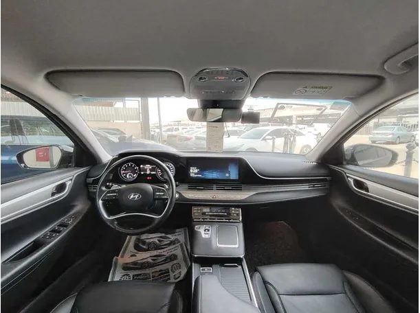 Car image 21
