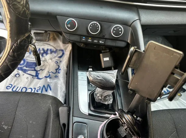 Car image 17