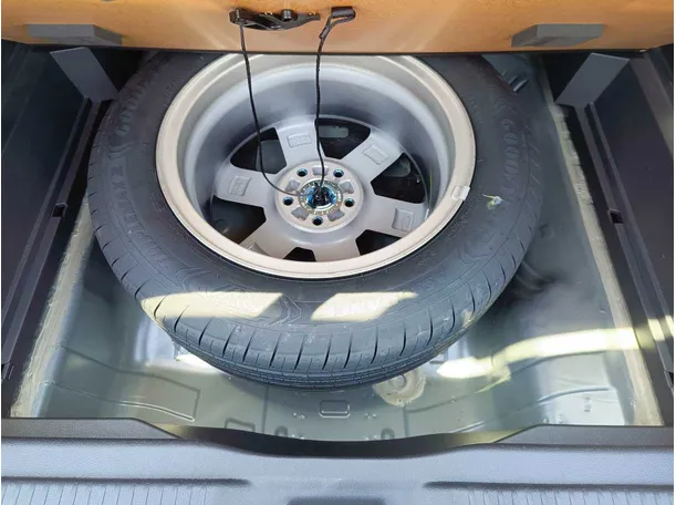 Car image 32