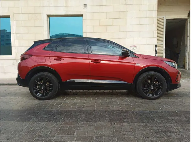 Car image 8