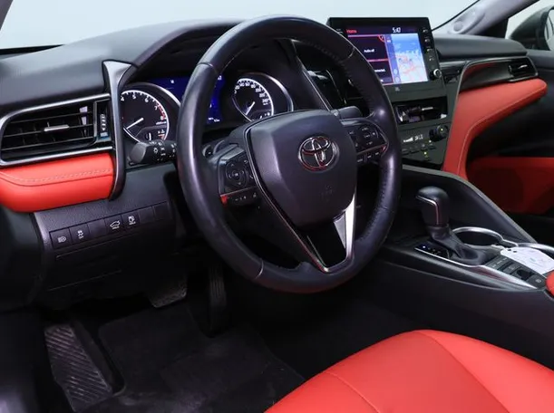 Car image 4
