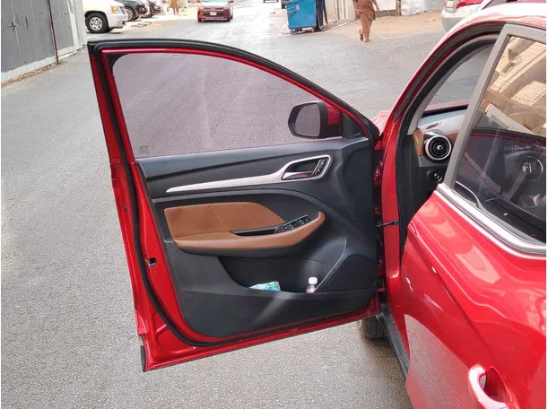 Car image 11