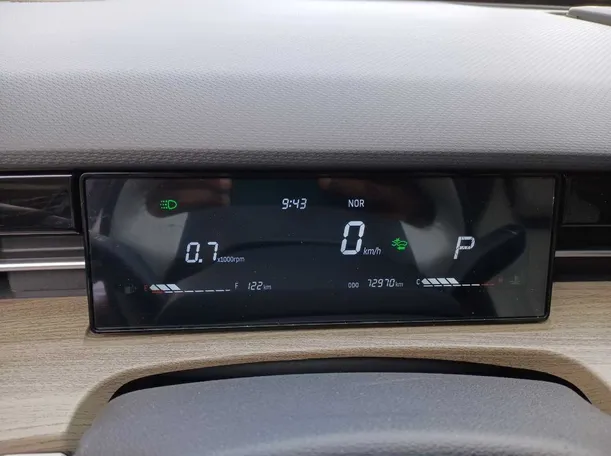 Car image 18