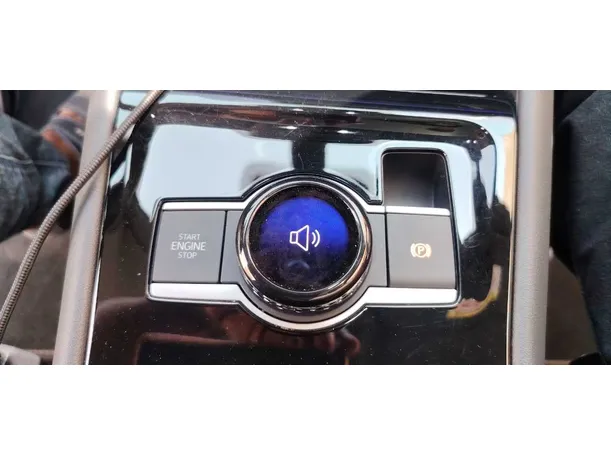 Car image 26
