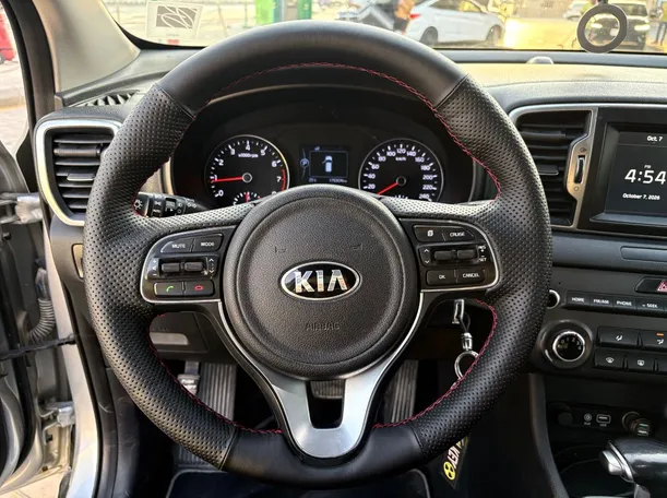 Car image 23