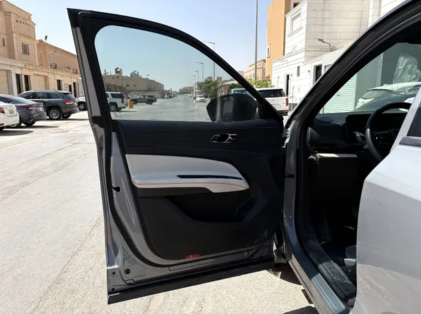 Car image 10