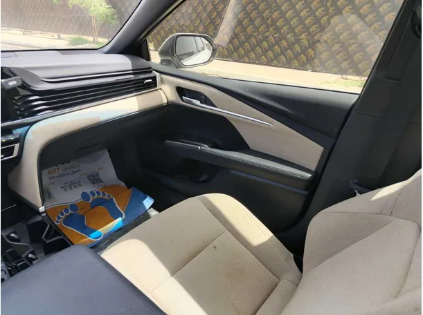 Car image 27