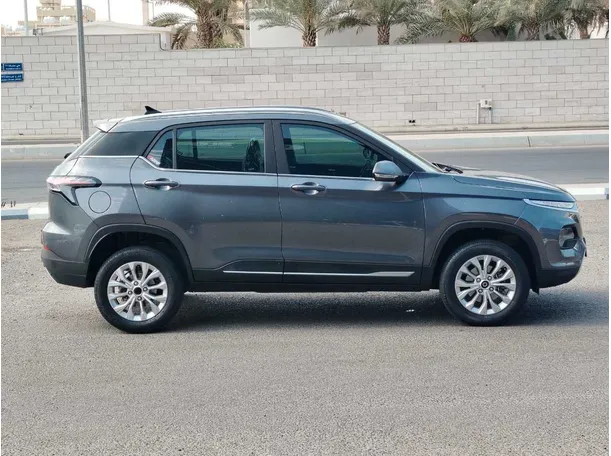 Car image 4