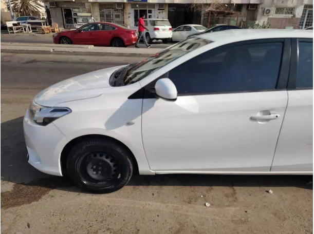 Car image 10
