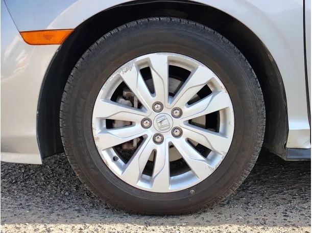 Car image 10