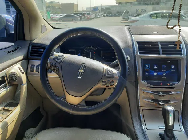 Car image 17