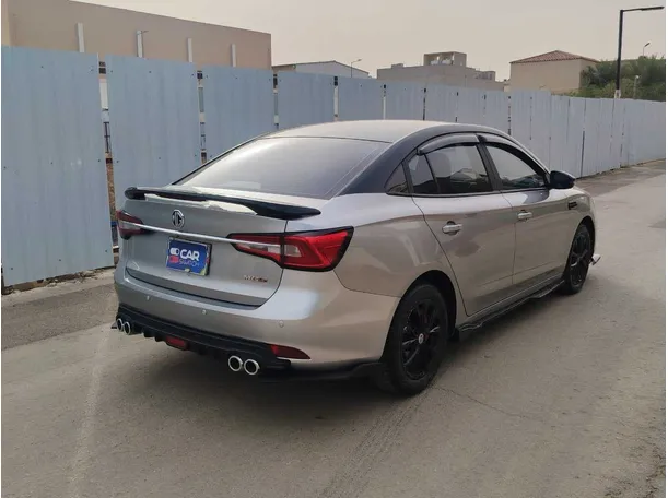 Car image 5