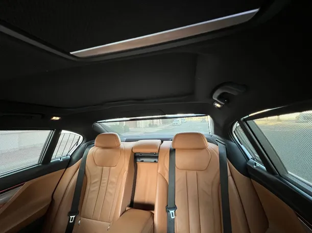 Car image 28