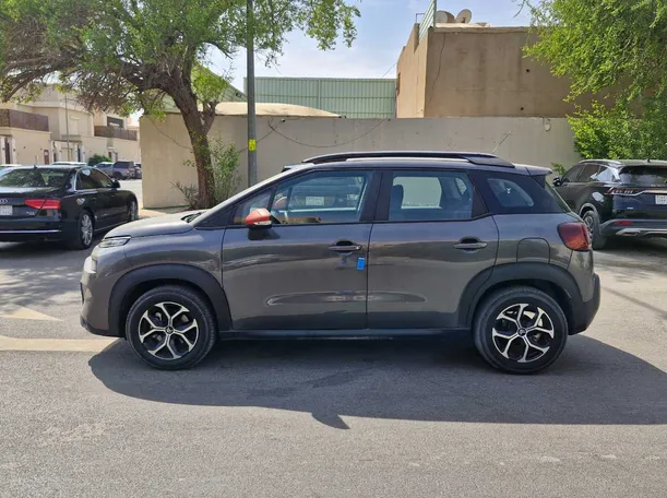 Car image 8