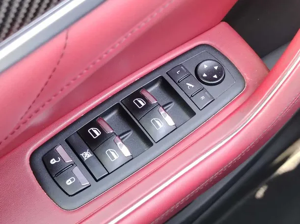 Car image 31