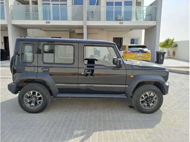 Car image 4