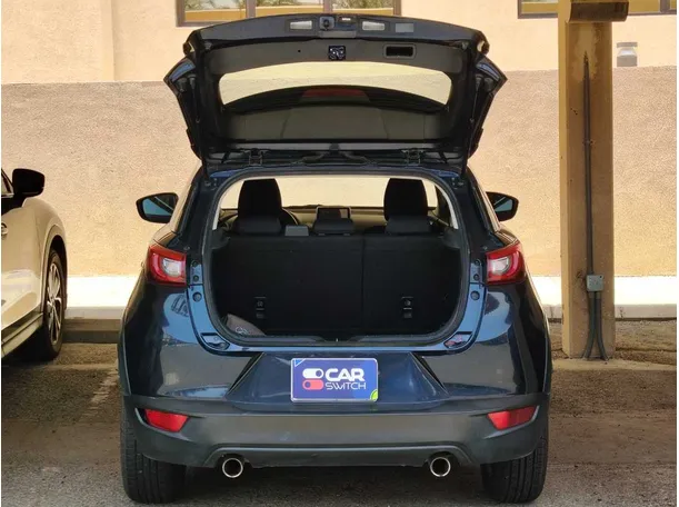 Car image 26