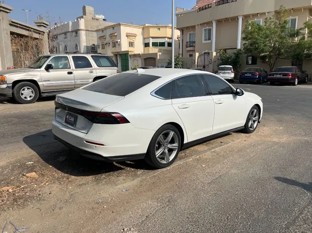 Car image 5
