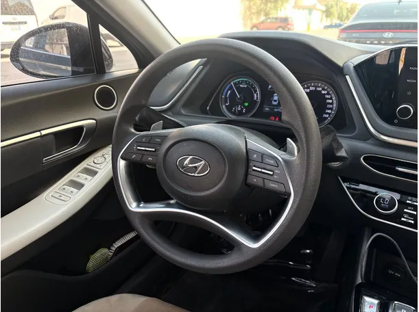 Car image 20