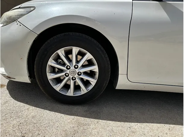 Car image 9
