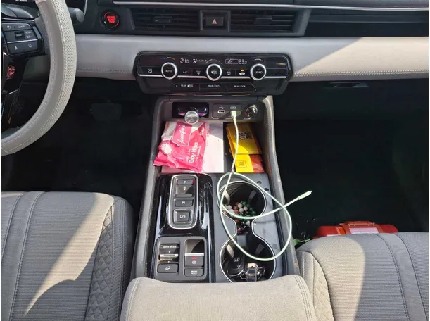 Car image 16
