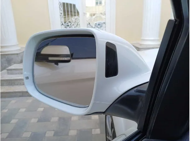 Car image 21