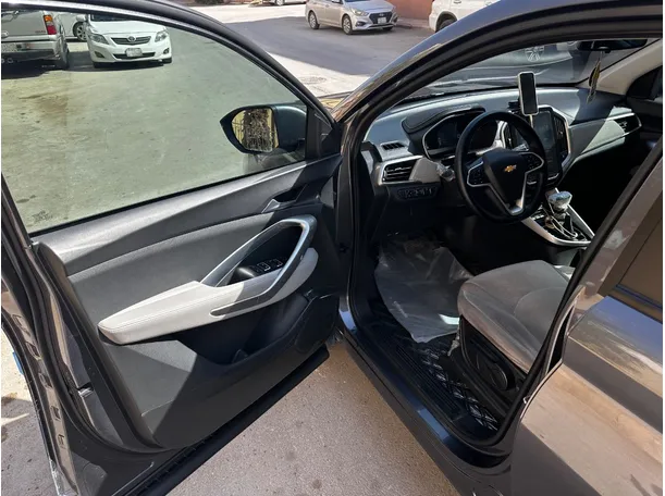 Car image 10