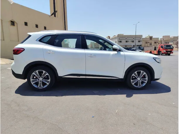 Car image 4