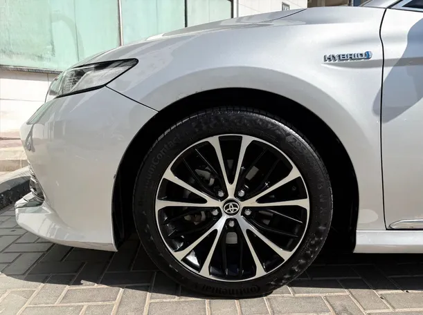 Car image 9
