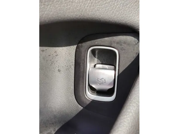 Car image 32