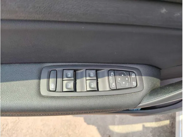 Car image 40