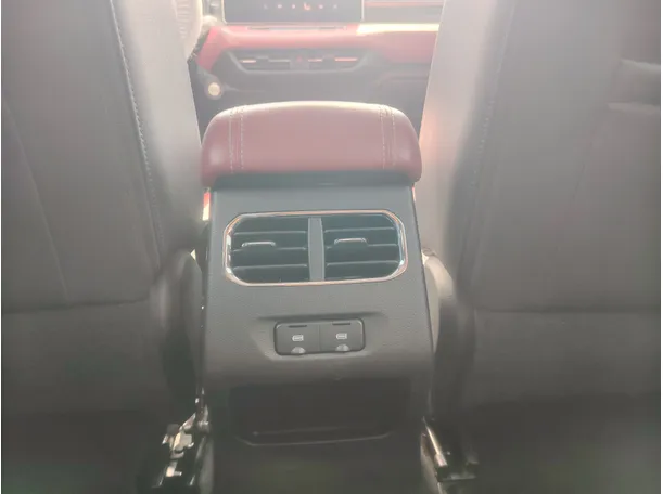 Car image 27